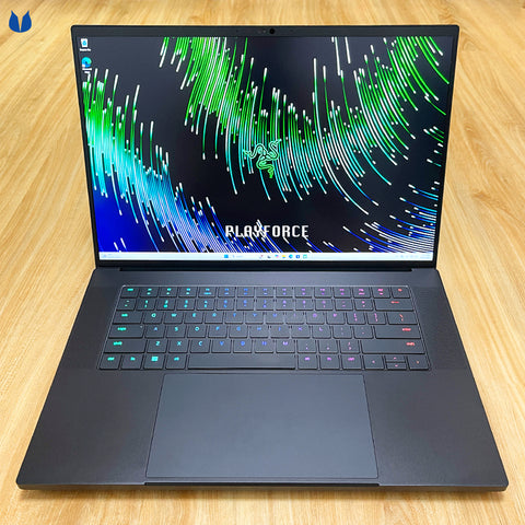 Razer Blade 16 (i9-13980HX, RTX 4080, 32GB, 1TB, QHD+ 240Hz, 16-inch)